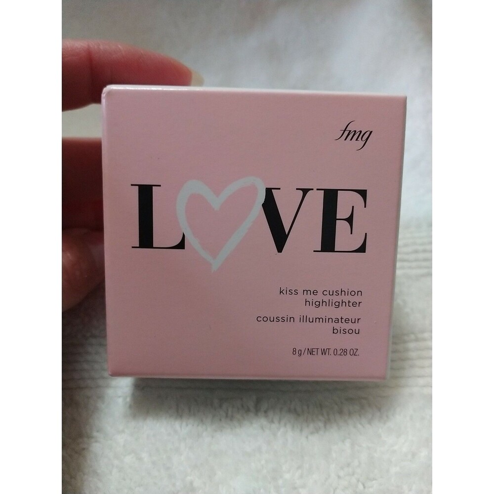 (B4) AVON Love Kiss Me Cushion Highlighter - GOLDEN LILY Brand New